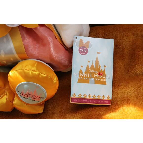 New Disney Minnie Mouse Main Attraction King Arthur Carousel Limited Edition - Picture 4 of 4